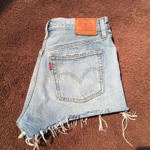 NWOT LEVIS HIGH WAISTED SHORTS